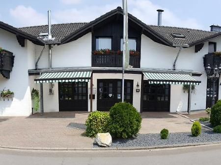 Landhotel Linden Am Venekotensee Niederkrüchten Exterior foto